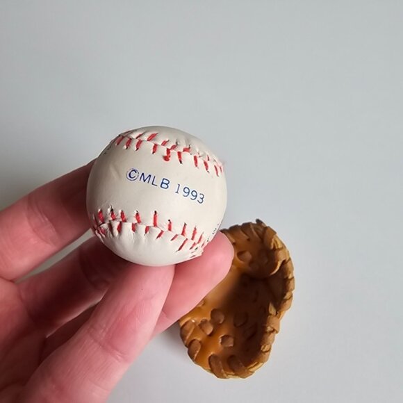 Baseball MLB 1993 Glove and Bat Keychain Set - Picture 7 of 13